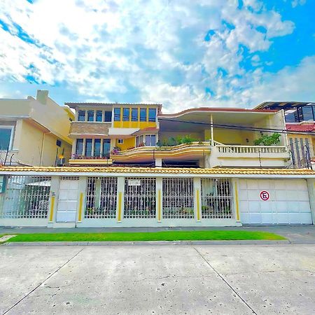Villa Garza Inn Guayaquil Exterior photo
